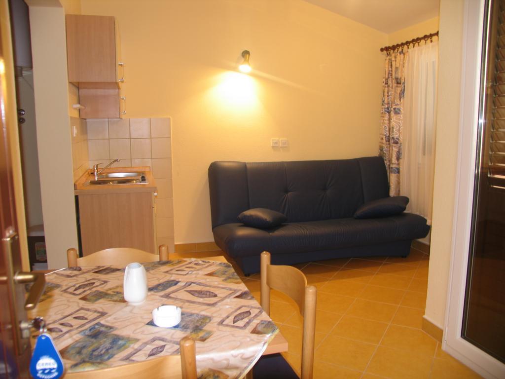 Ceres Apartment *